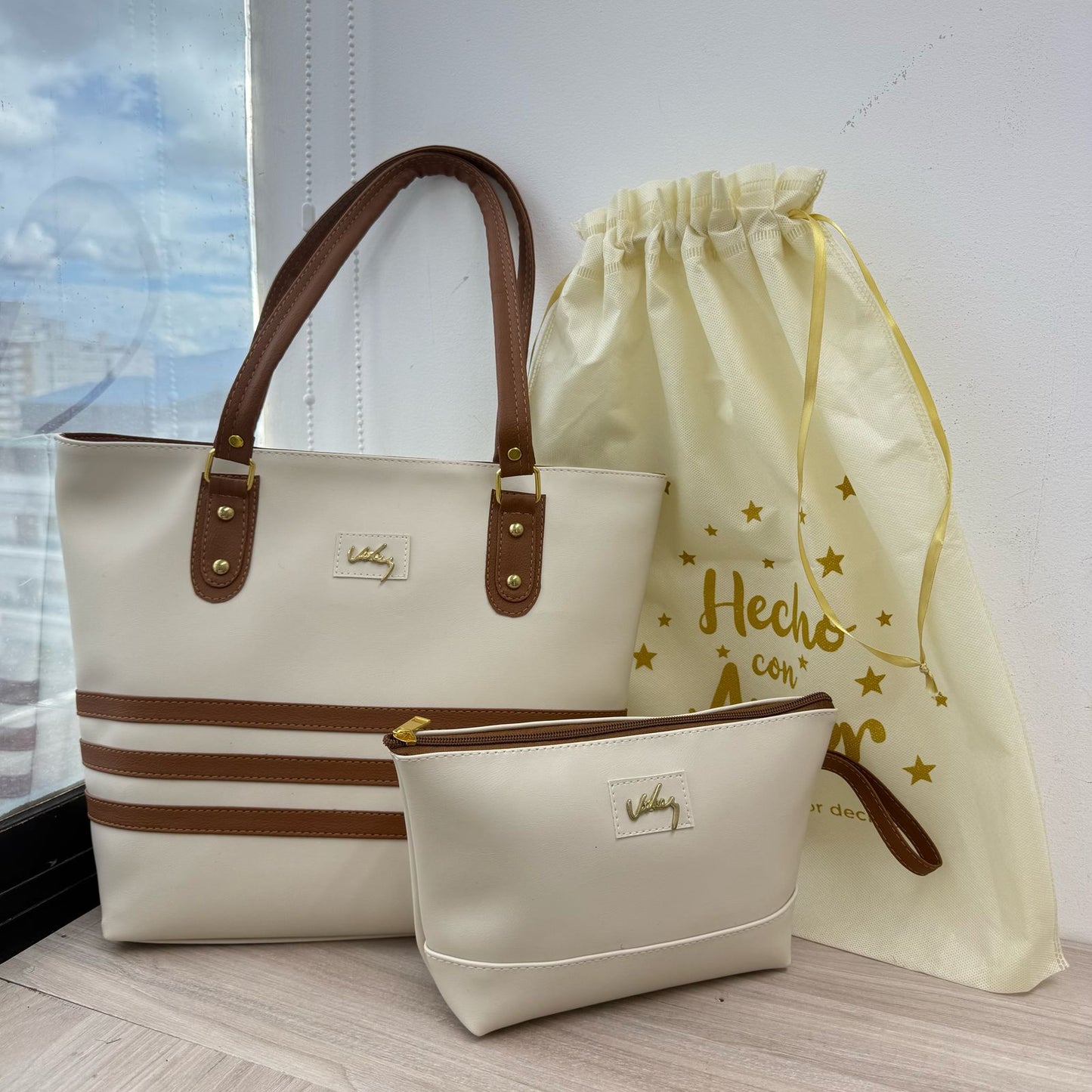 Super Combo Imperial Victoria: Bolso + Cosmetiquera + Splash 250ml - Eclécty store